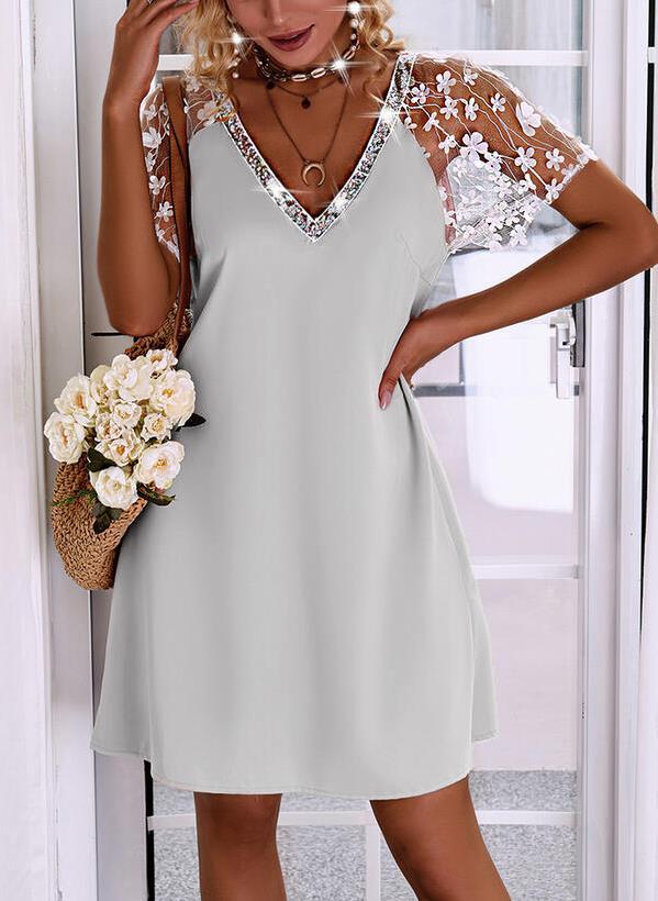 Jednobarevné elegantní šaty s ramínky