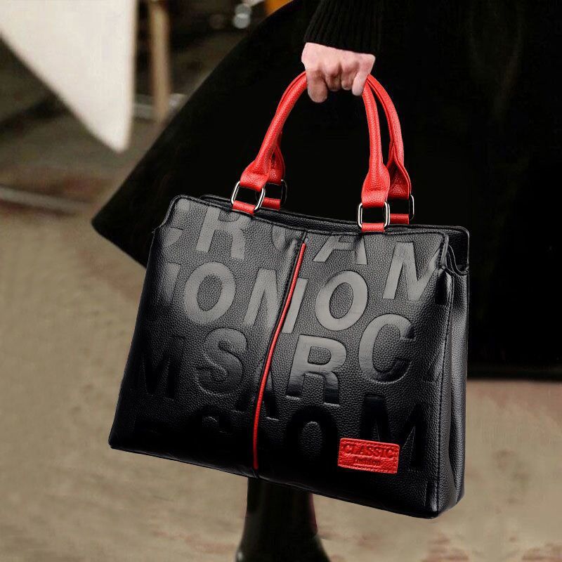 Nová kožená kabelka pro volný čas 2022