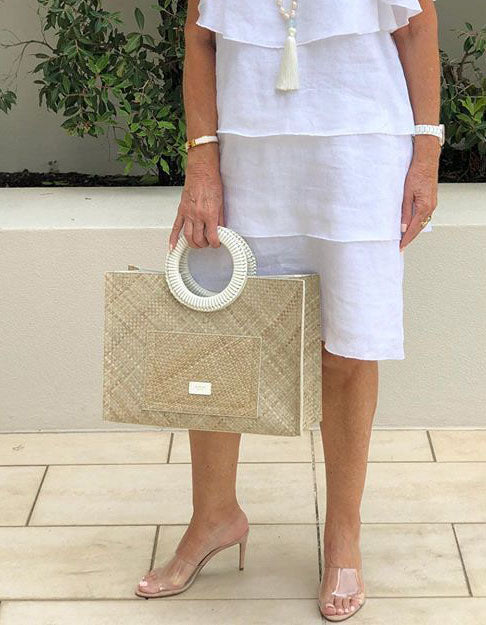 Romantické měkké bílé vrstvené šaty